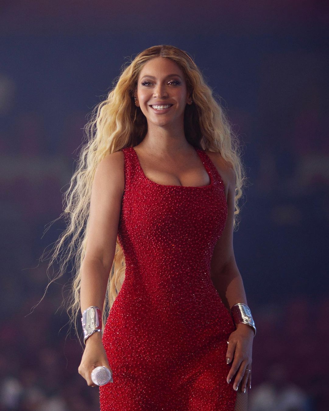 Beyonce looks sizzling in a custom mesh black bodysuit by Gucci - Mbare ...