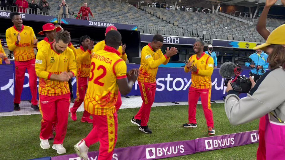 Zimbabwe beat Sri Lanka by 4 wickets