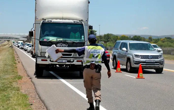 Zimbabweans assault truck driver for blocking their bus while fleeing police in SA