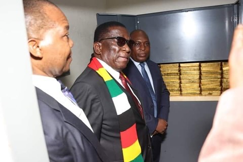 Zimbabwe holds 2.5 tonnes of gold, US$100 million cash reserves