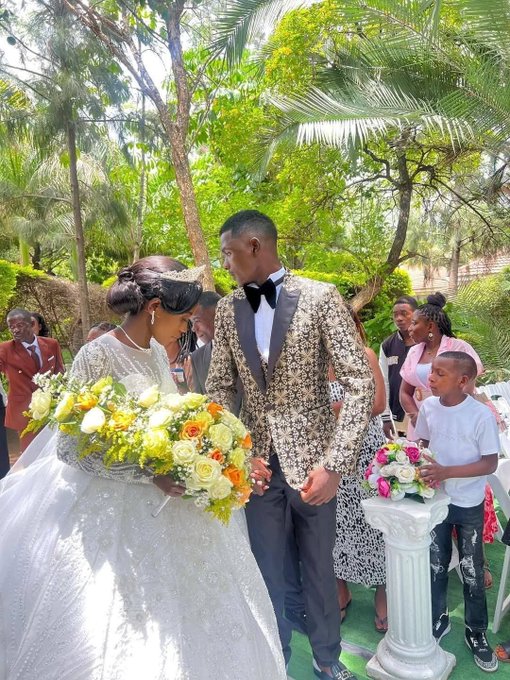 Gilbert and Joyce Nyamanhindi (Nyathi Family) get married in a beautiful ceremony